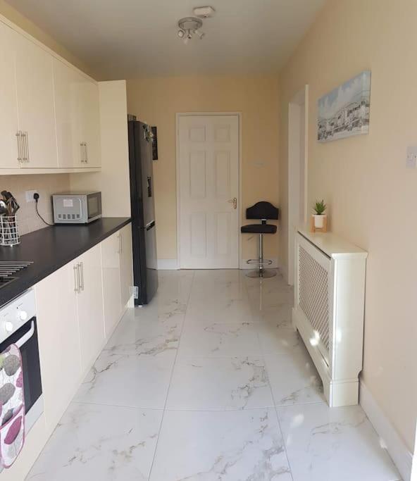 3 Bedroom 3 Bathroom House, Dublin Lucan Luaran gambar