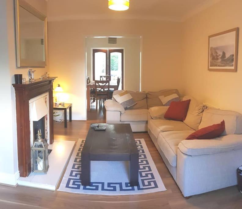 3 Bedroom 3 Bathroom House, Dublin Lucan Luaran gambar
